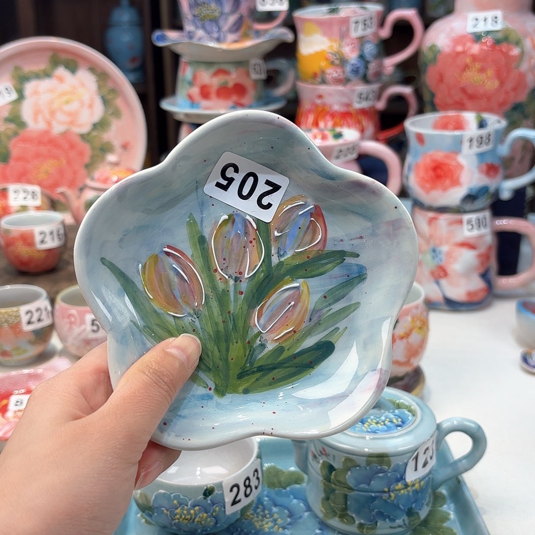 瓷片兔兔好de o o o o o