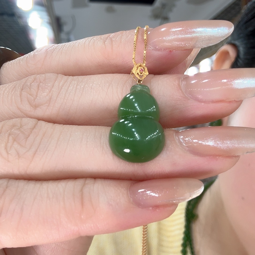 和田玉吊坠(不含链)18K金镶嵌