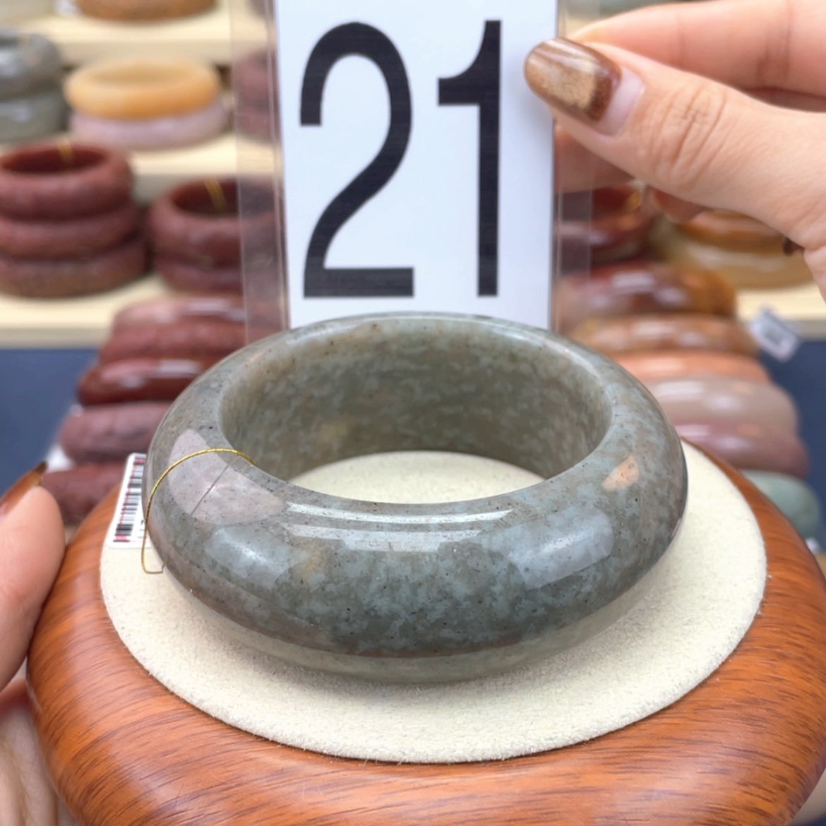 【闪购商品】石英质玉手镯未镶嵌