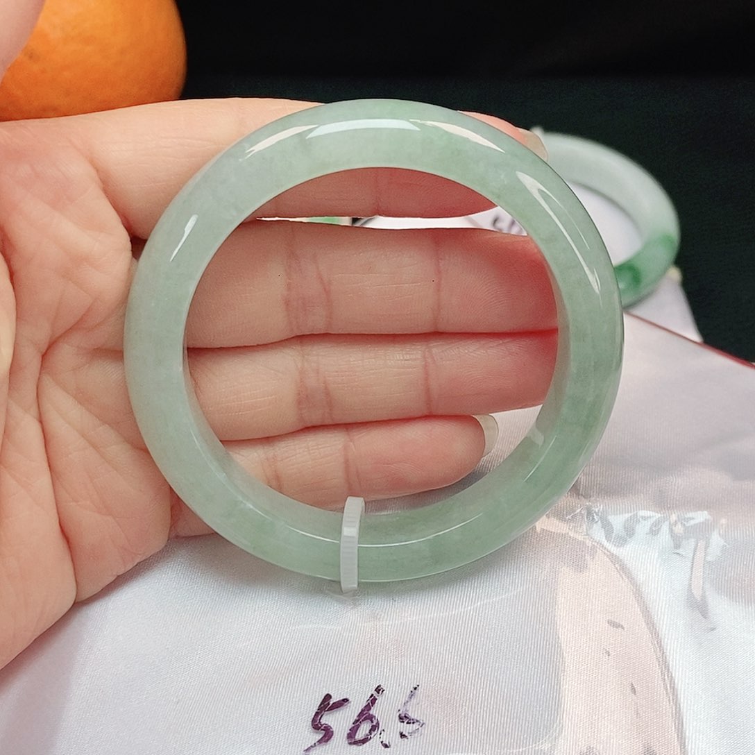 翡翠手镯未镶嵌正圈