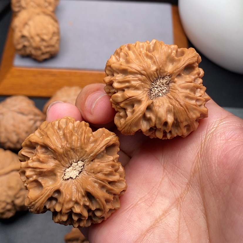 【闪购商品】文玩核桃把件龙门涧