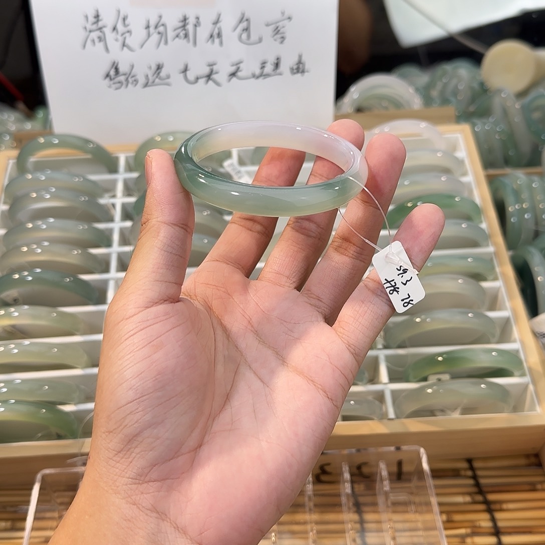 玛瑙/玉髓未镶嵌手镯圈口59.3