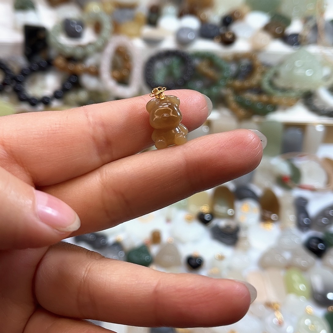 和田玉吊坠(赠链)18K金镶嵌妃*