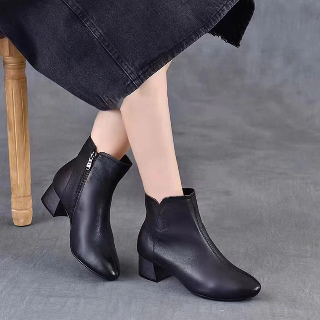 【京华苏艺】尖头真皮及踝短靴女鞋秋冬新款软底粗跟时尚显瘦-68605