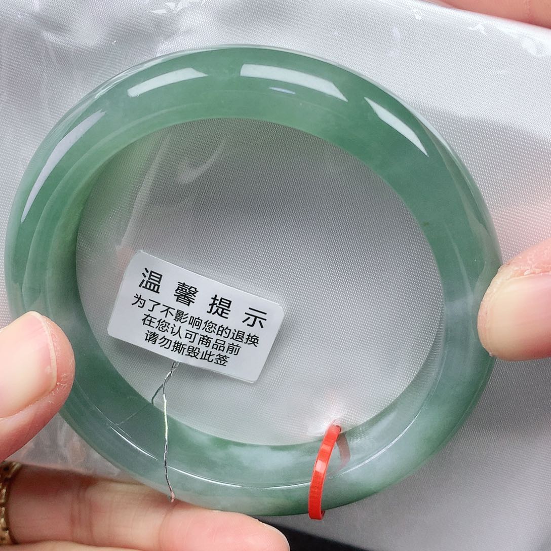 翡翠手镯未镶嵌57轮胎