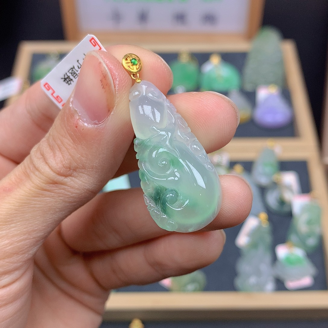 翡翠颈饰18K金镶嵌翡翠