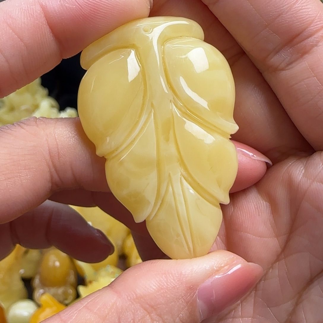 蜜蜡未镶嵌珠宝奇石