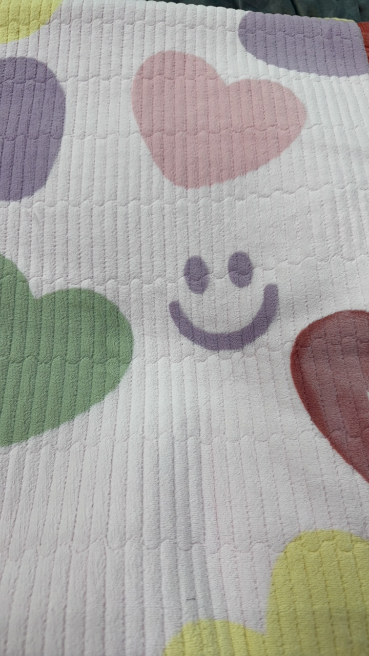 绒床盖     笑脸