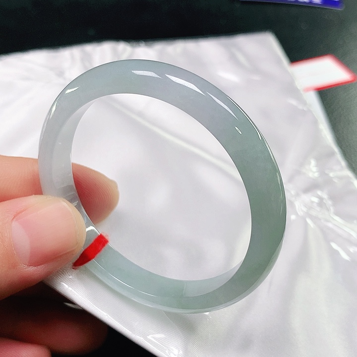 翡翠手镯未镶嵌翡翠手镯未镶嵌