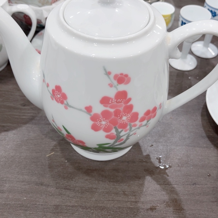 壶釉下五彩的瓷器在瓷器