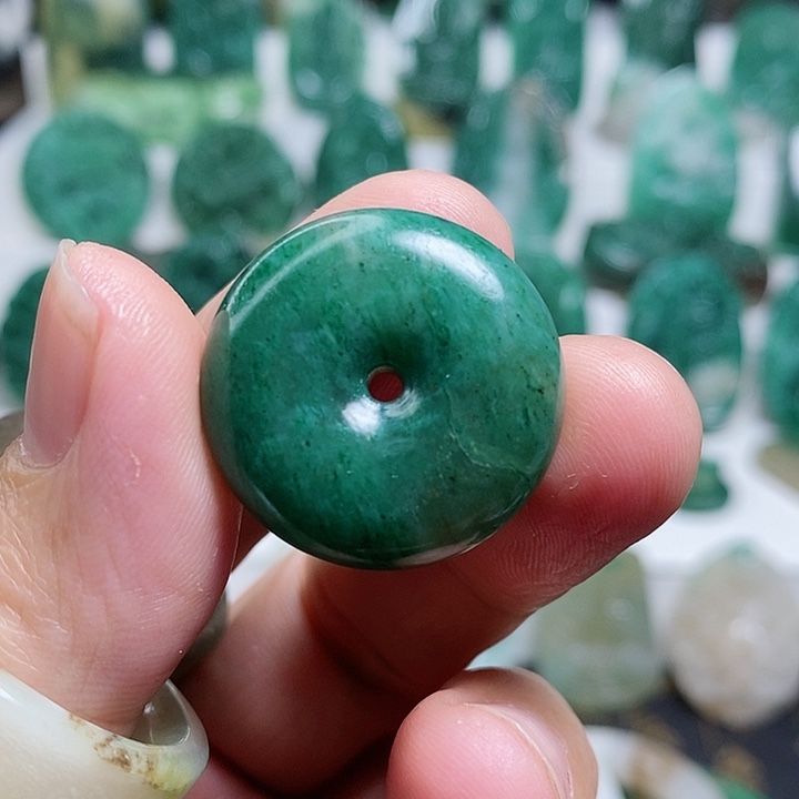 未镶嵌独山玉颈饰