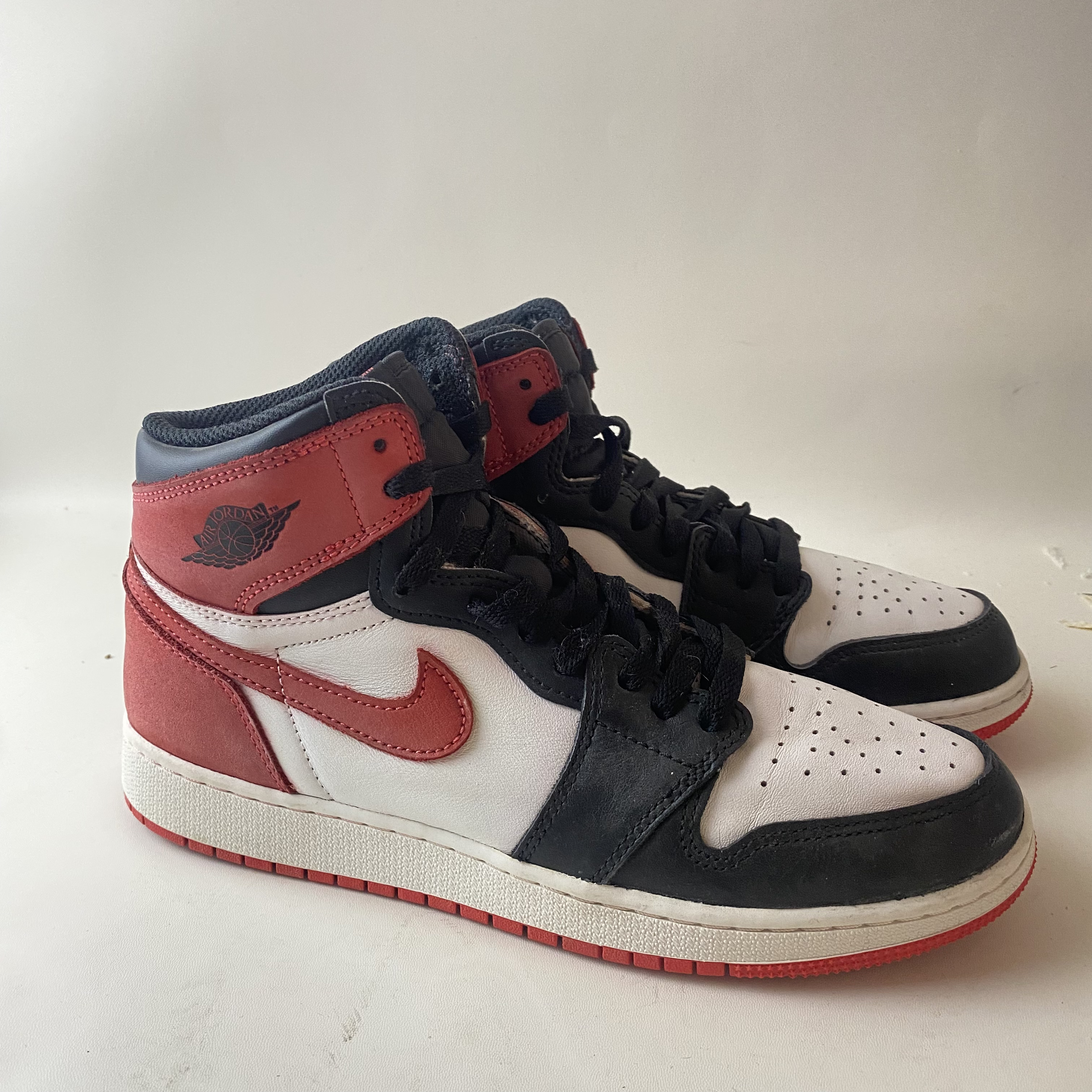 95新 maje 38.5码 aj1黑红白 编码6770 二手不退换