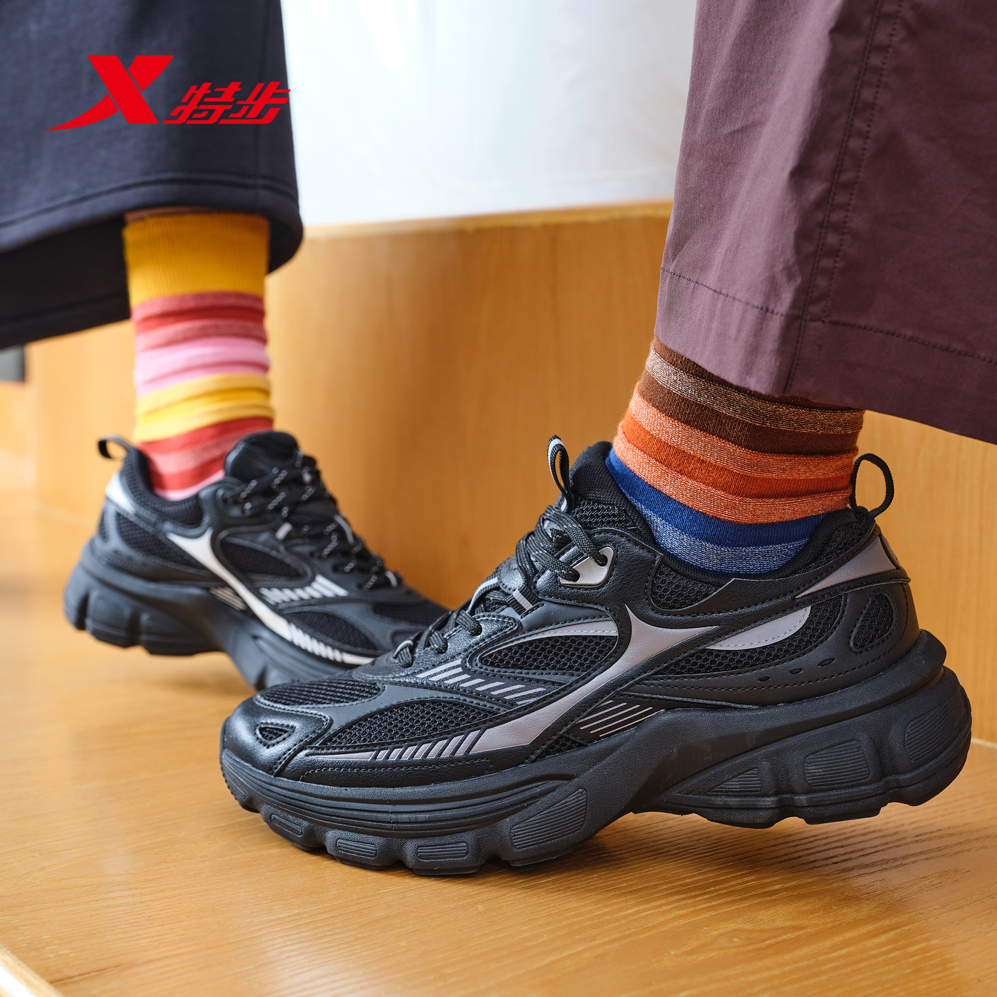 特步老爹鞋男款2025年夏季新款网面休闲百搭运动鞋975219320052