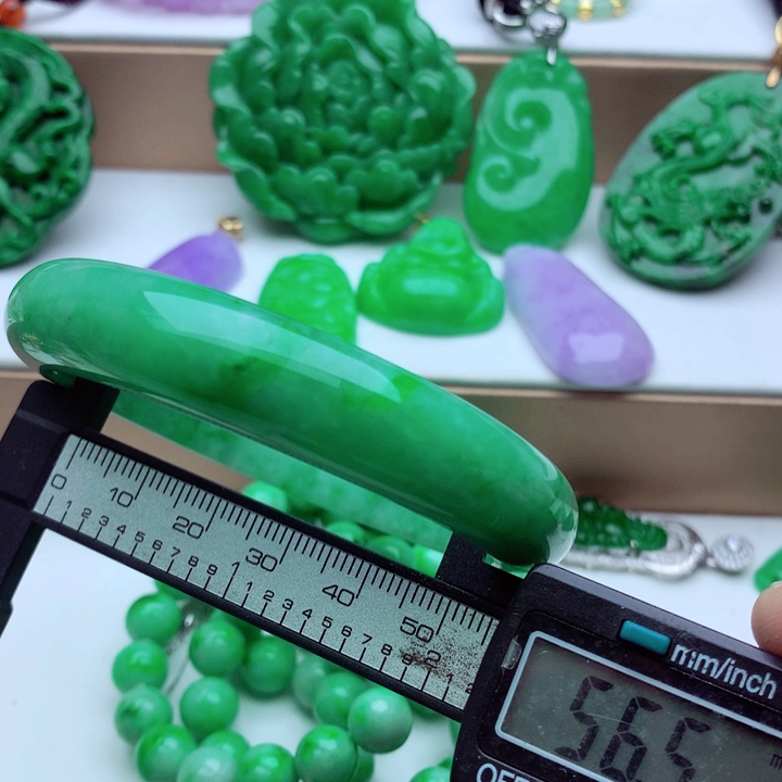 翡翠未镶嵌手镯…．．