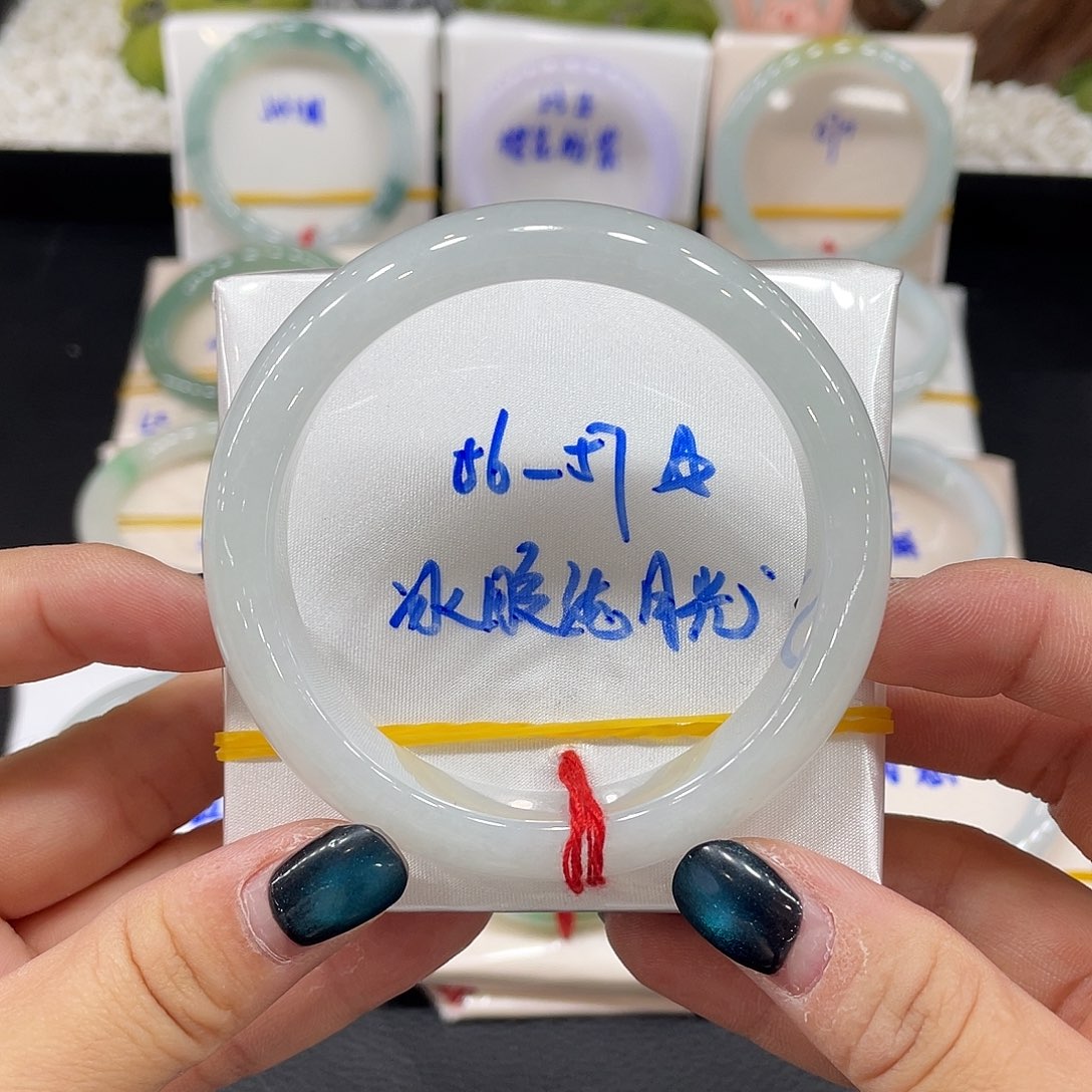 翡翠未镶嵌手镯缅甸天然翡翠