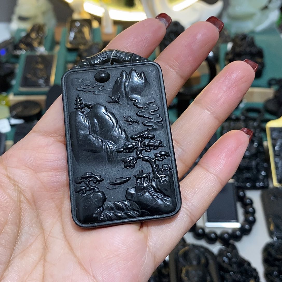 蛇纹石玉颈饰未镶嵌你*呀