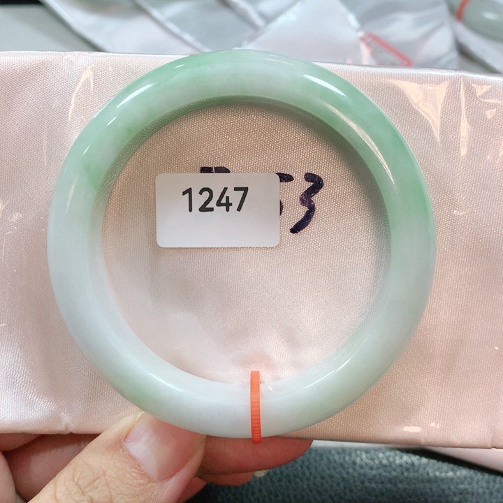 翡翠手镯未镶嵌天然翡翠手镯56