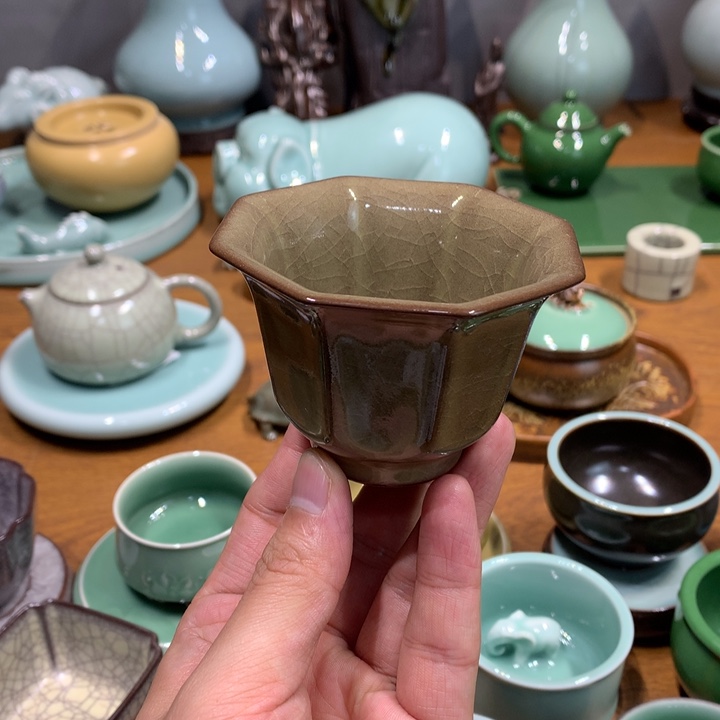 龙泉青瓷微瑕八方杯