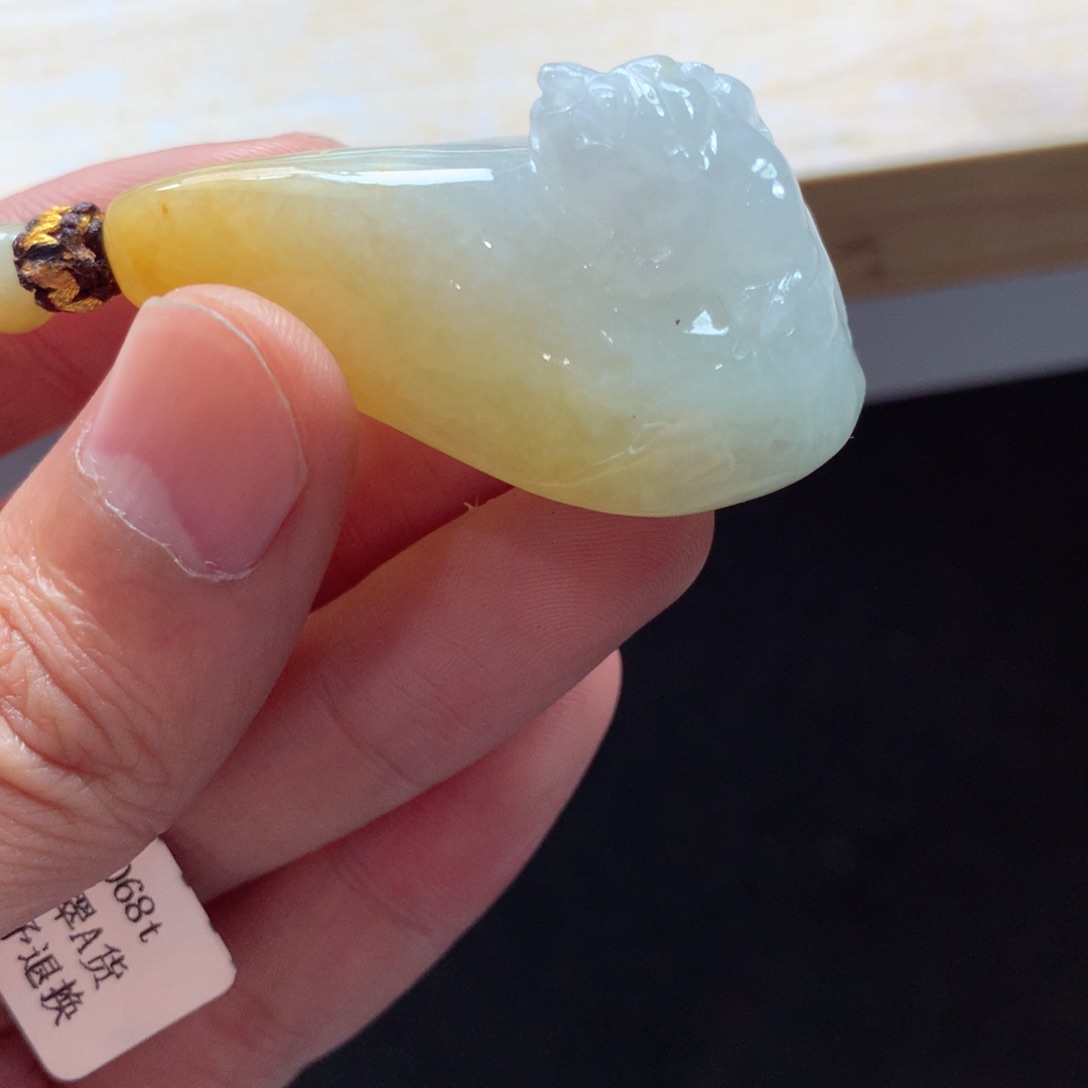 翡翠颈饰未镶嵌吊坠