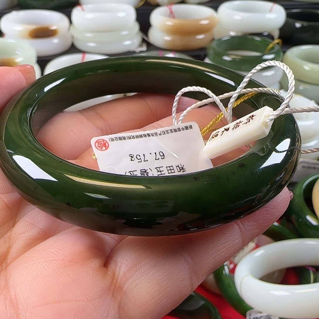 未镶嵌手镯和田玉（碧玉）