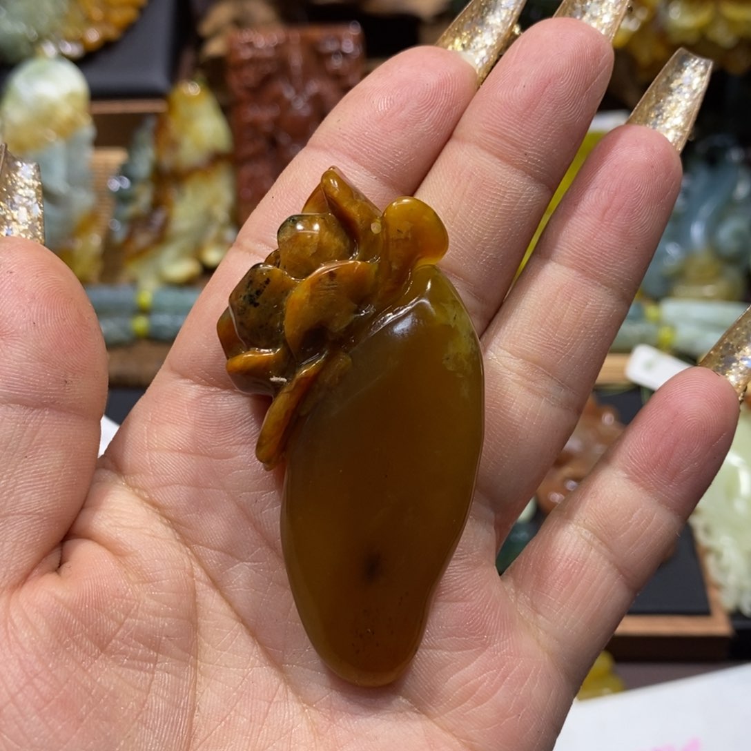 蛇纹石玉颈饰未镶嵌