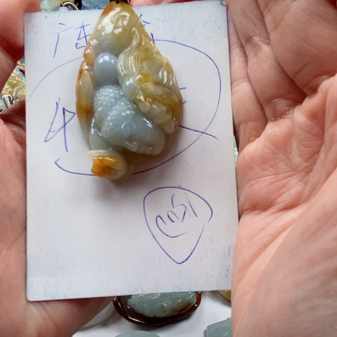 翡翠颈饰未镶嵌《**》翡翠