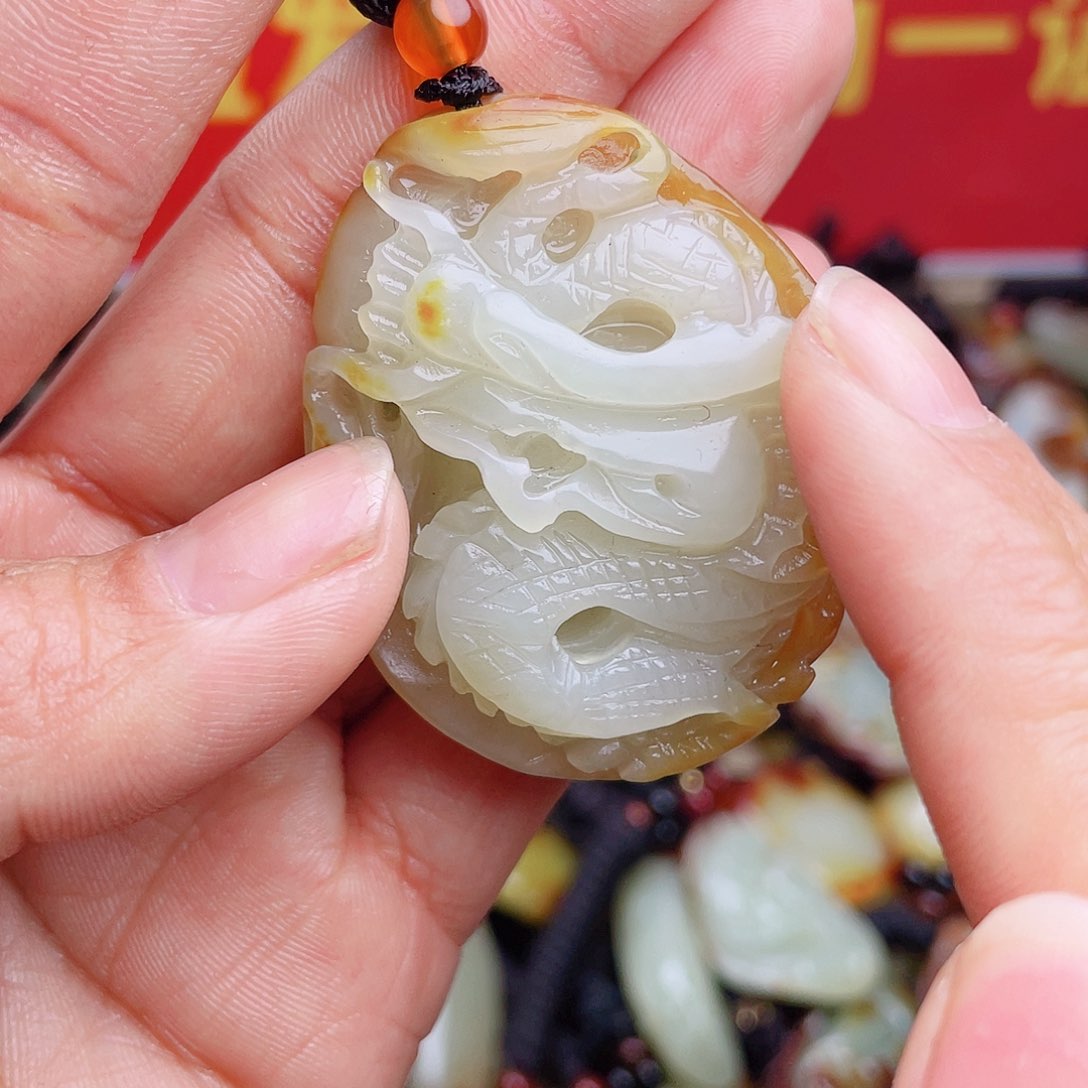 和田玉颈饰未镶嵌