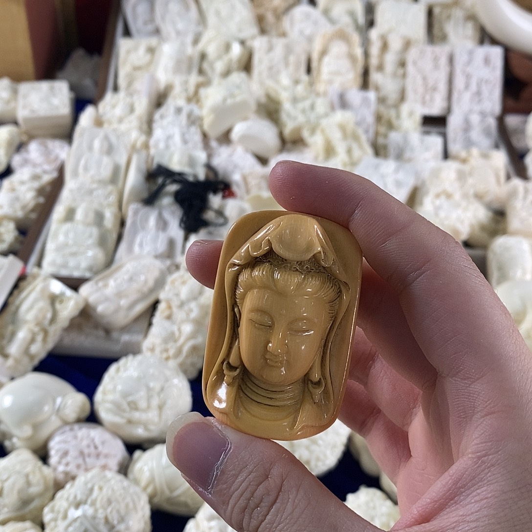 潇***！回流老料子观音牌