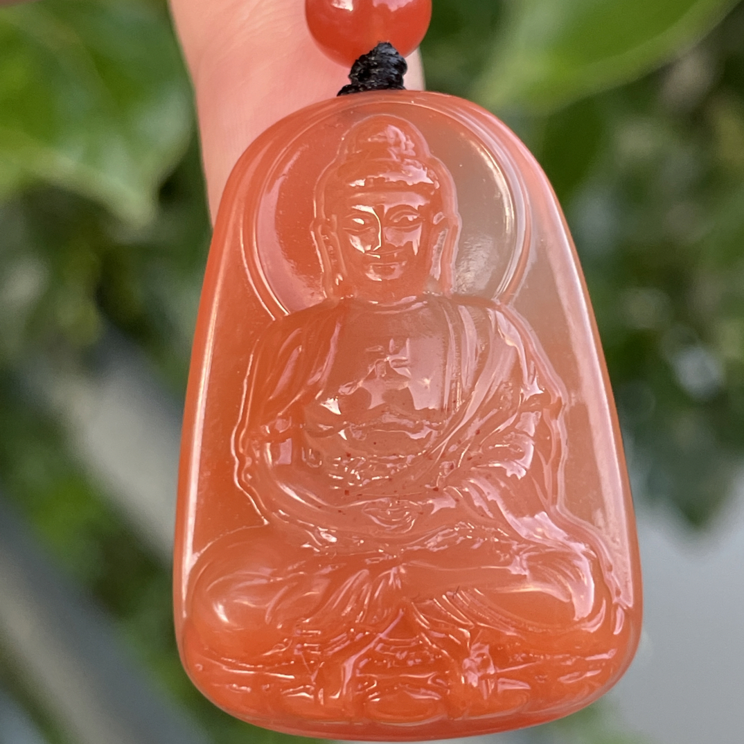 精品南红大日如来吊坠，樱桃红，干净漂亮，尺寸26x37x11mm，重20.4g