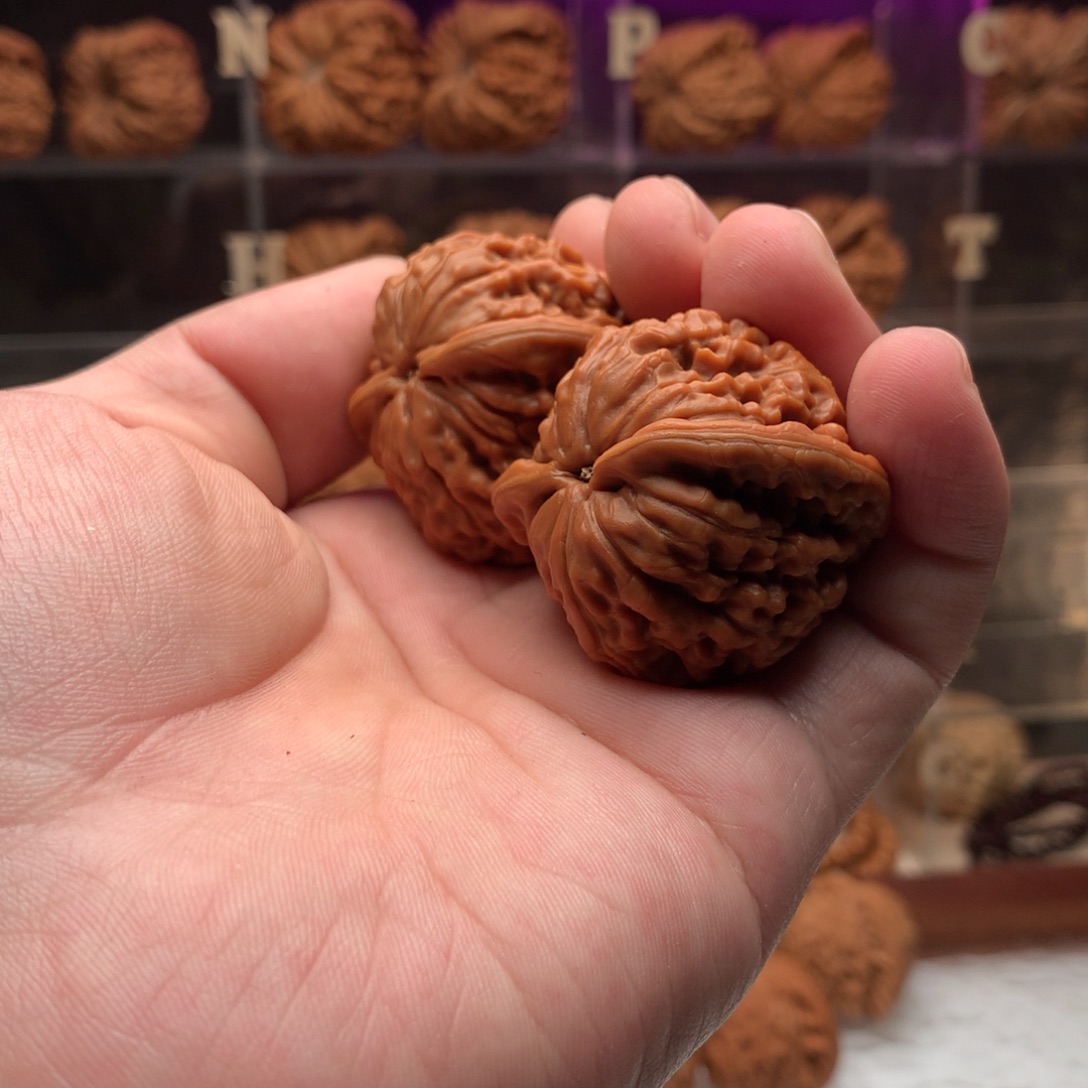 D***_吊坠文玩核桃莲花虎头666888