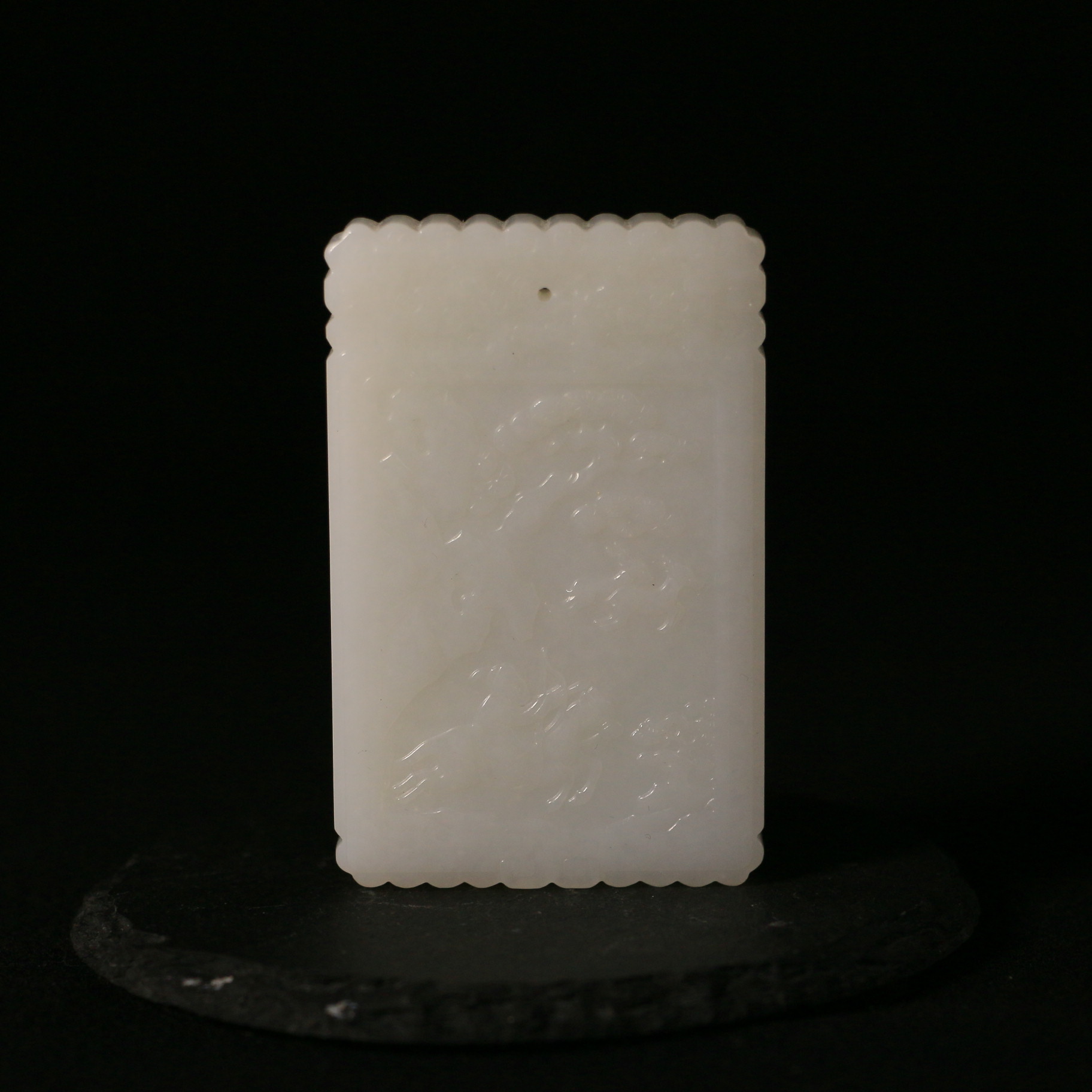 N16 清  白玉浅浮雕秋山狩猎牌