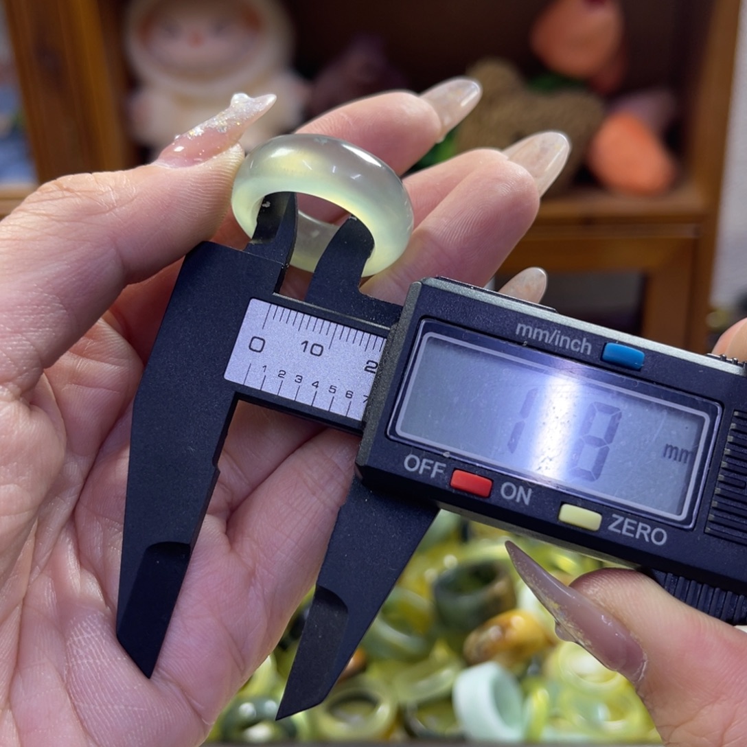 蛇纹石玉未镶嵌手镯28