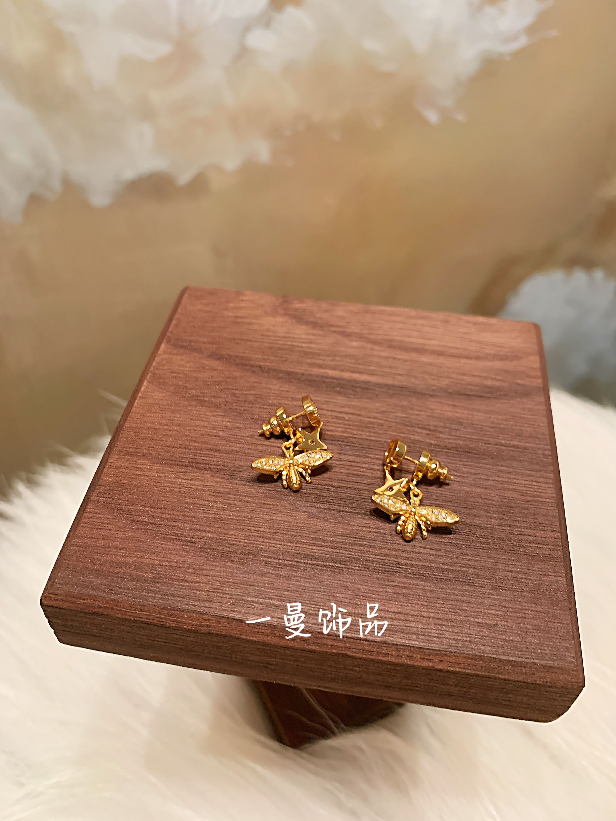 铜合金耳饰 金色灵动小蜜蜂耳钉MZ4363