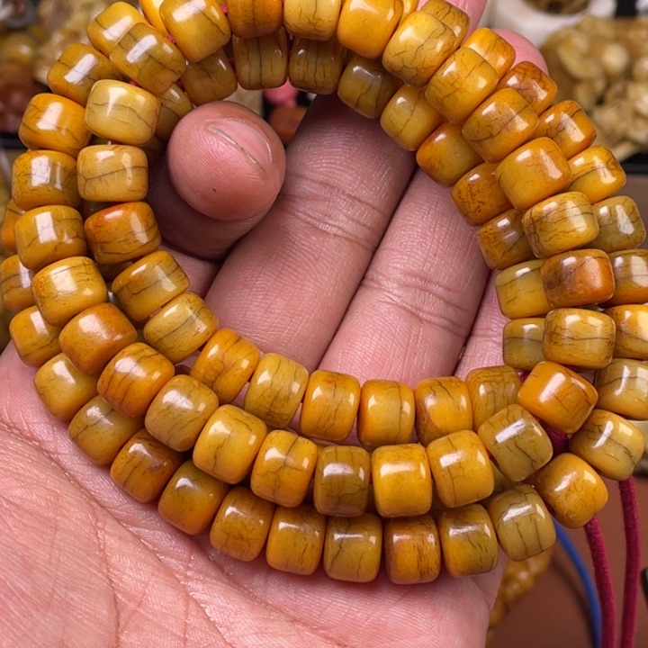 驼骨摆件人工忙着