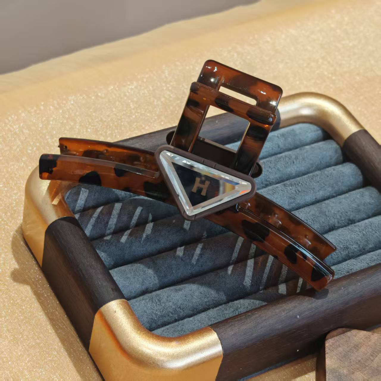 芙奈琪0401513高端轻奢豹纹鲨鱼夹