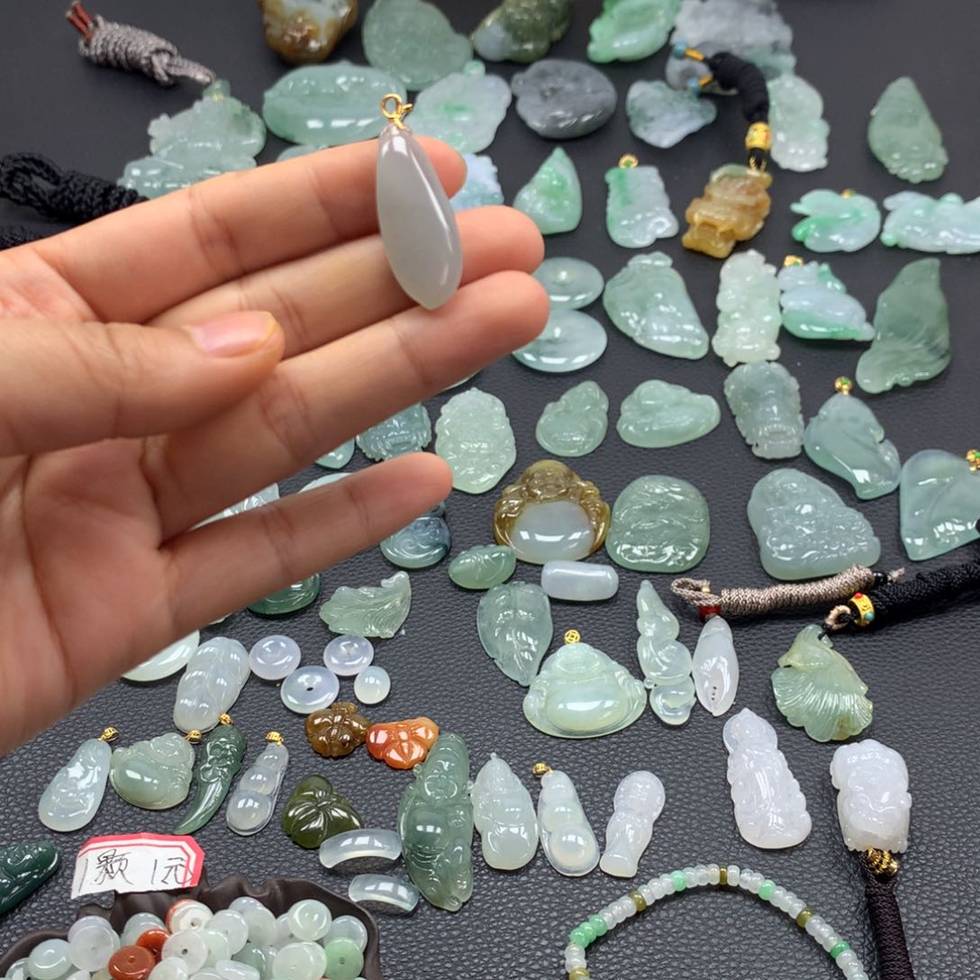 翡翠颈饰未镶嵌瓜