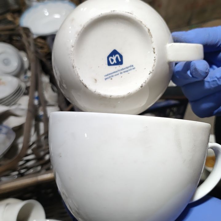 摆件盘子碗茶壶啥都有