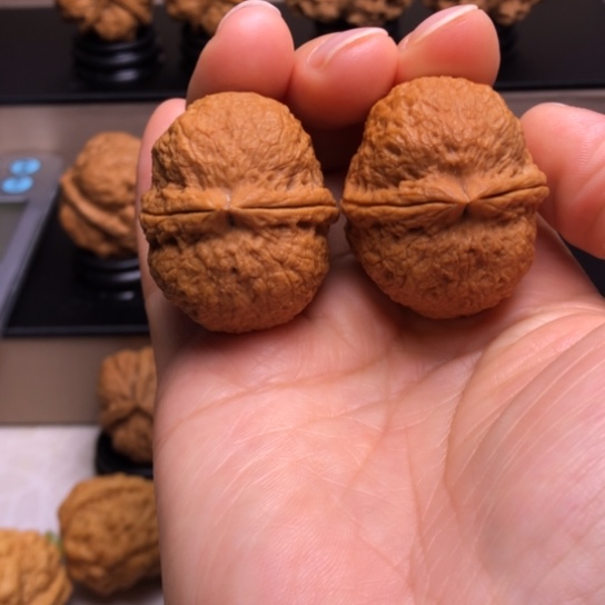 文玩核桃把件铁绣球9