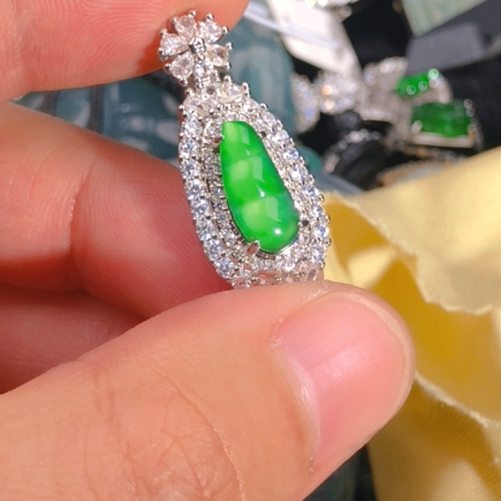 翡翠颈饰未镶嵌4，