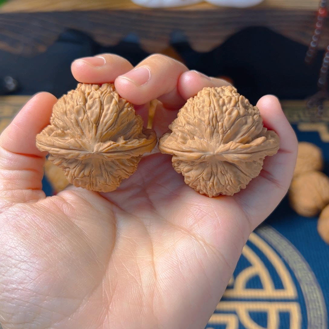 文玩核桃把件白狮子