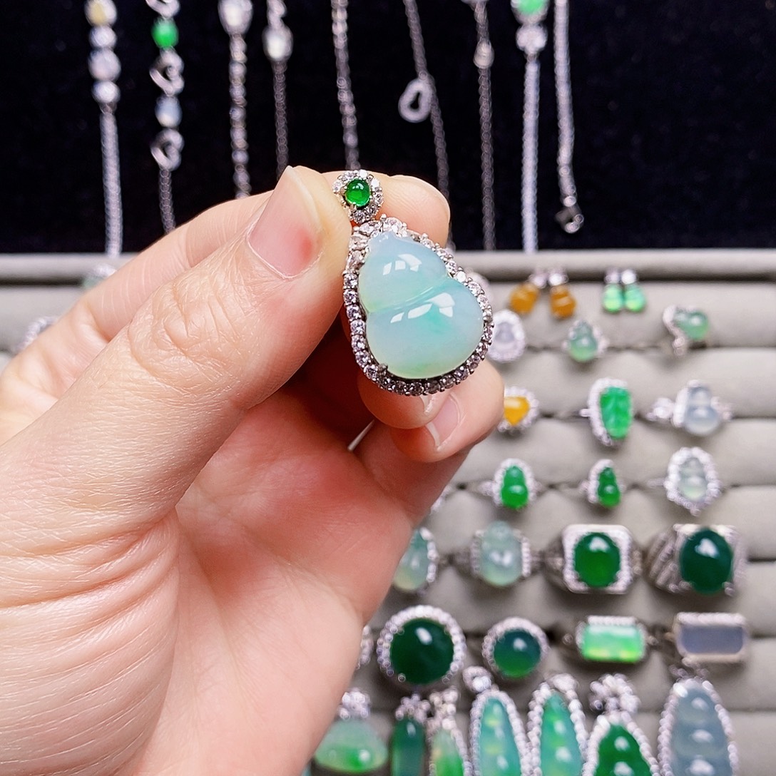 翡翠银S925镶嵌颈饰葫芦