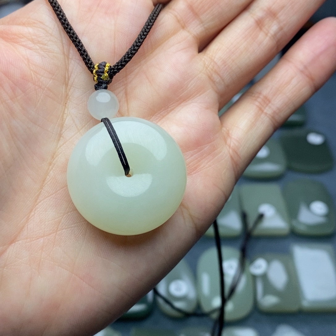 和田玉颈饰未镶嵌