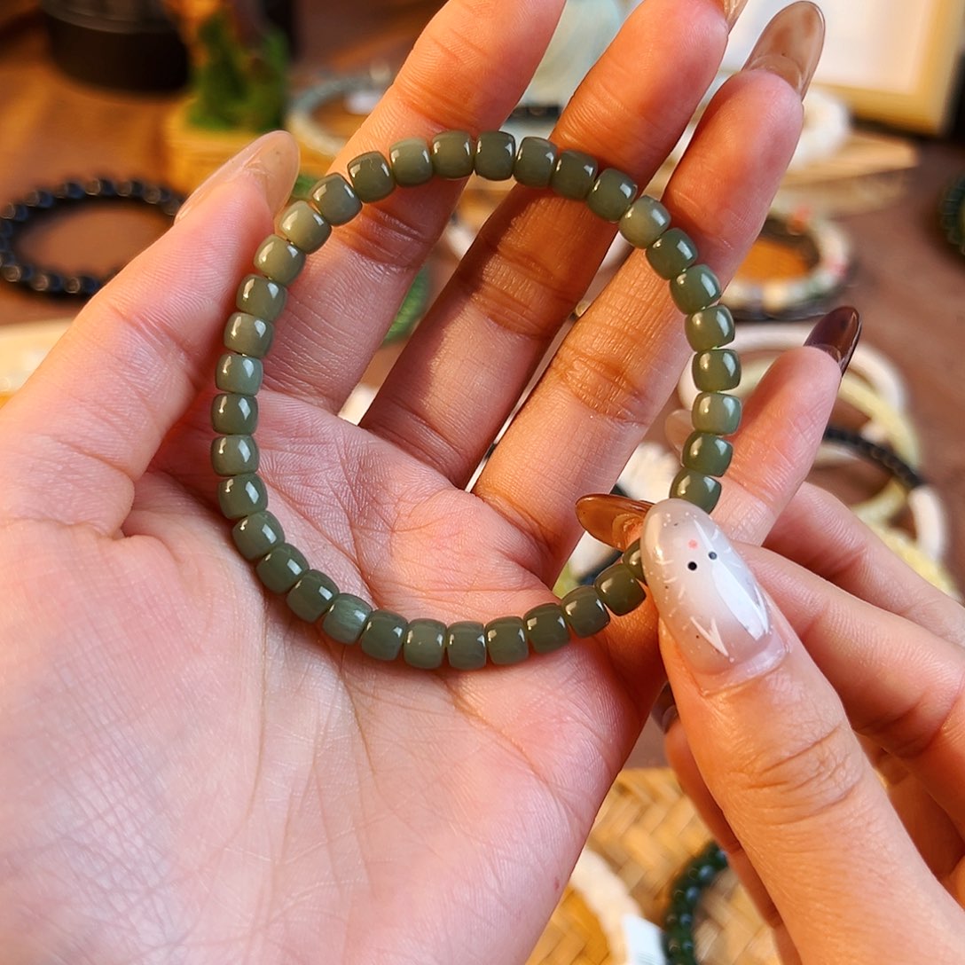 和田玉未镶嵌手串