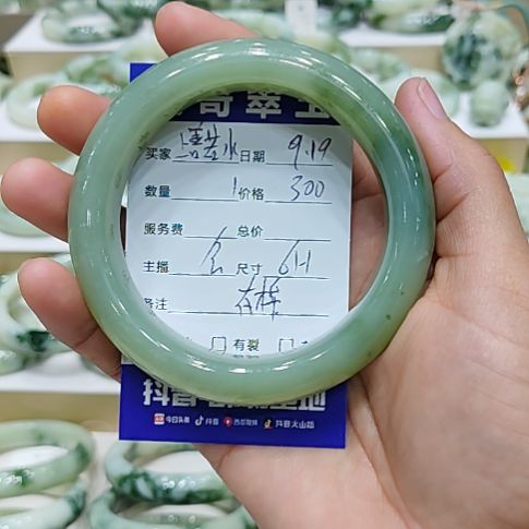 上****未镶嵌透闪石-蛇纹石玉手镯