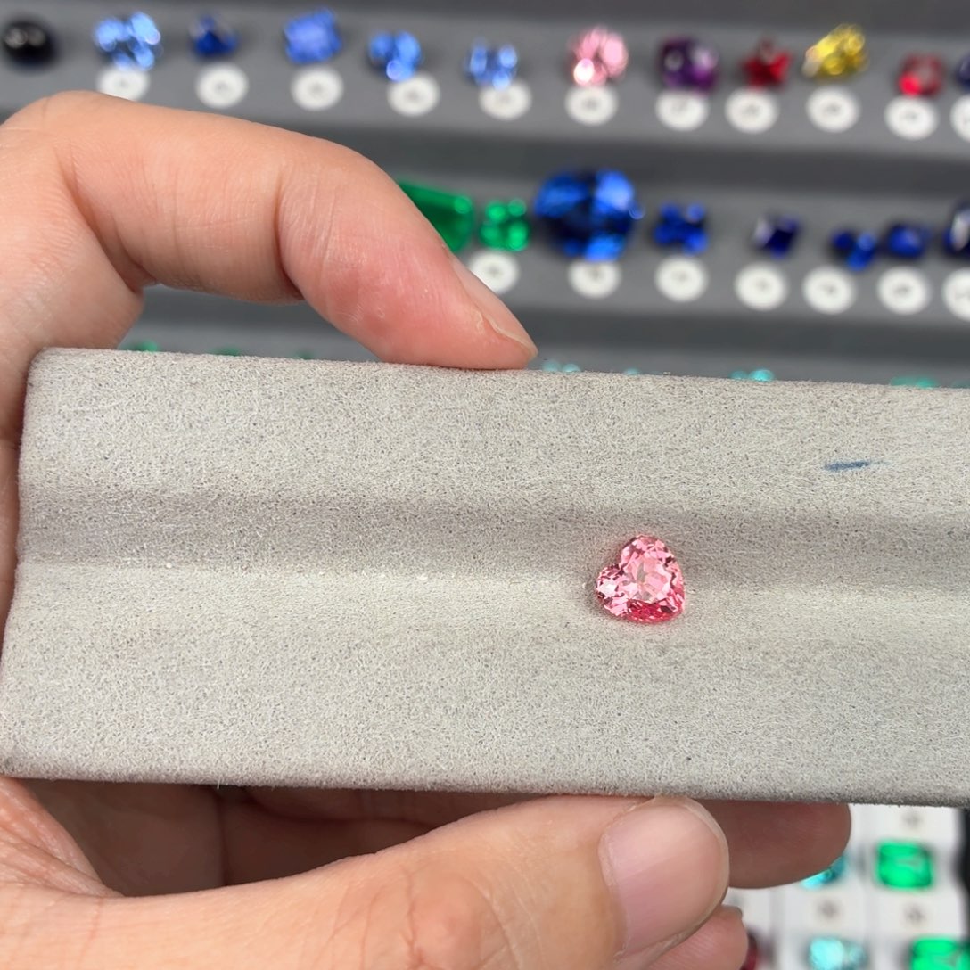 忘***间合成（培育）蓝宝石裸石1.96ct