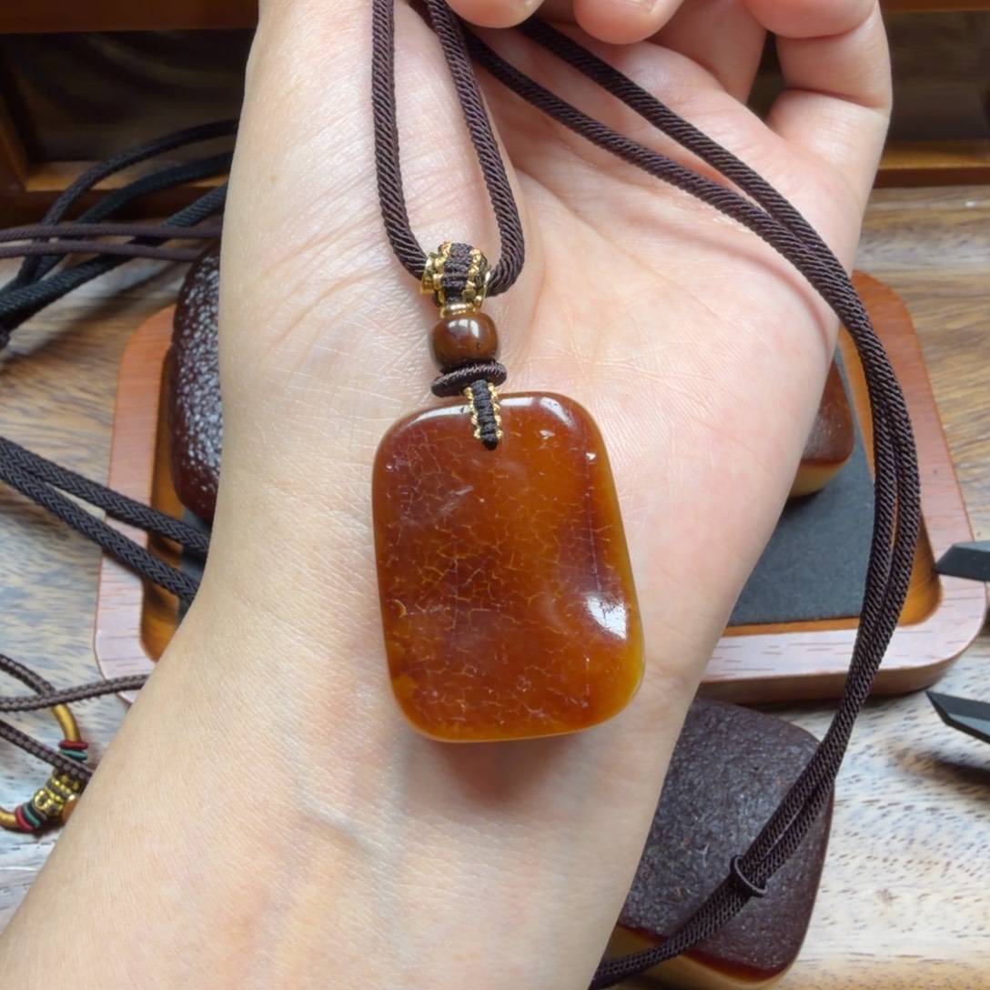 琥珀未镶嵌吊坠(赠链)