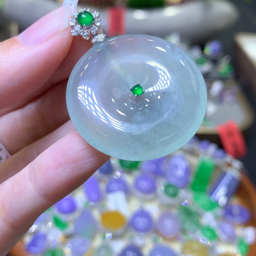 【闪购商品】翡翠颈饰18K金镶嵌翡翠吊坠项链