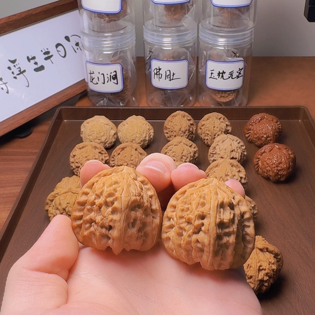 文玩核桃吊坠甲**春三角白