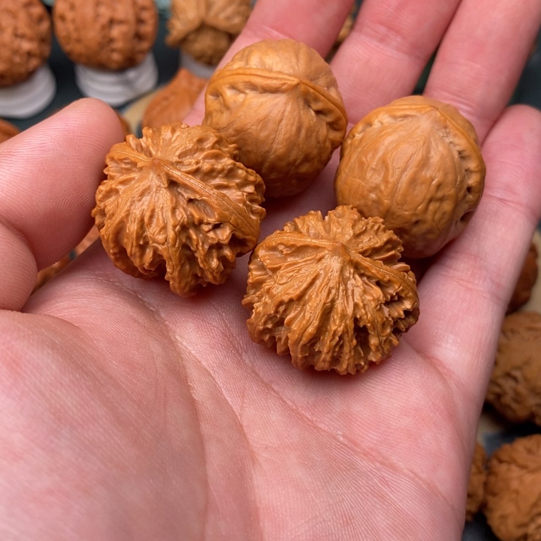 文玩核桃把件独****辉暴龙佛肚