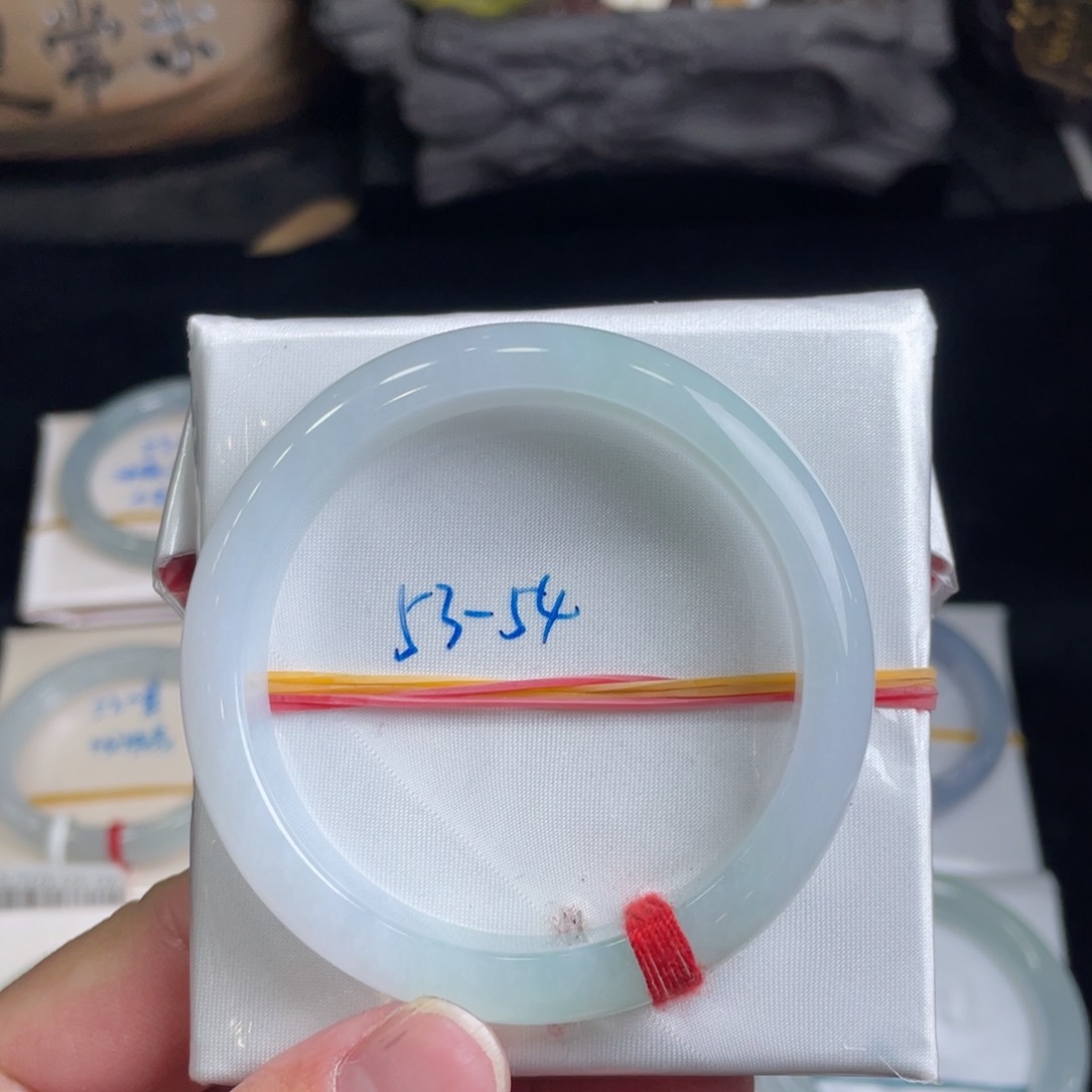 翡翠手镯未镶嵌翡翠手镯